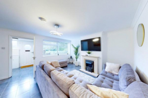 Ranworth-house - Holiday Home In Bedford, Sleeps 5